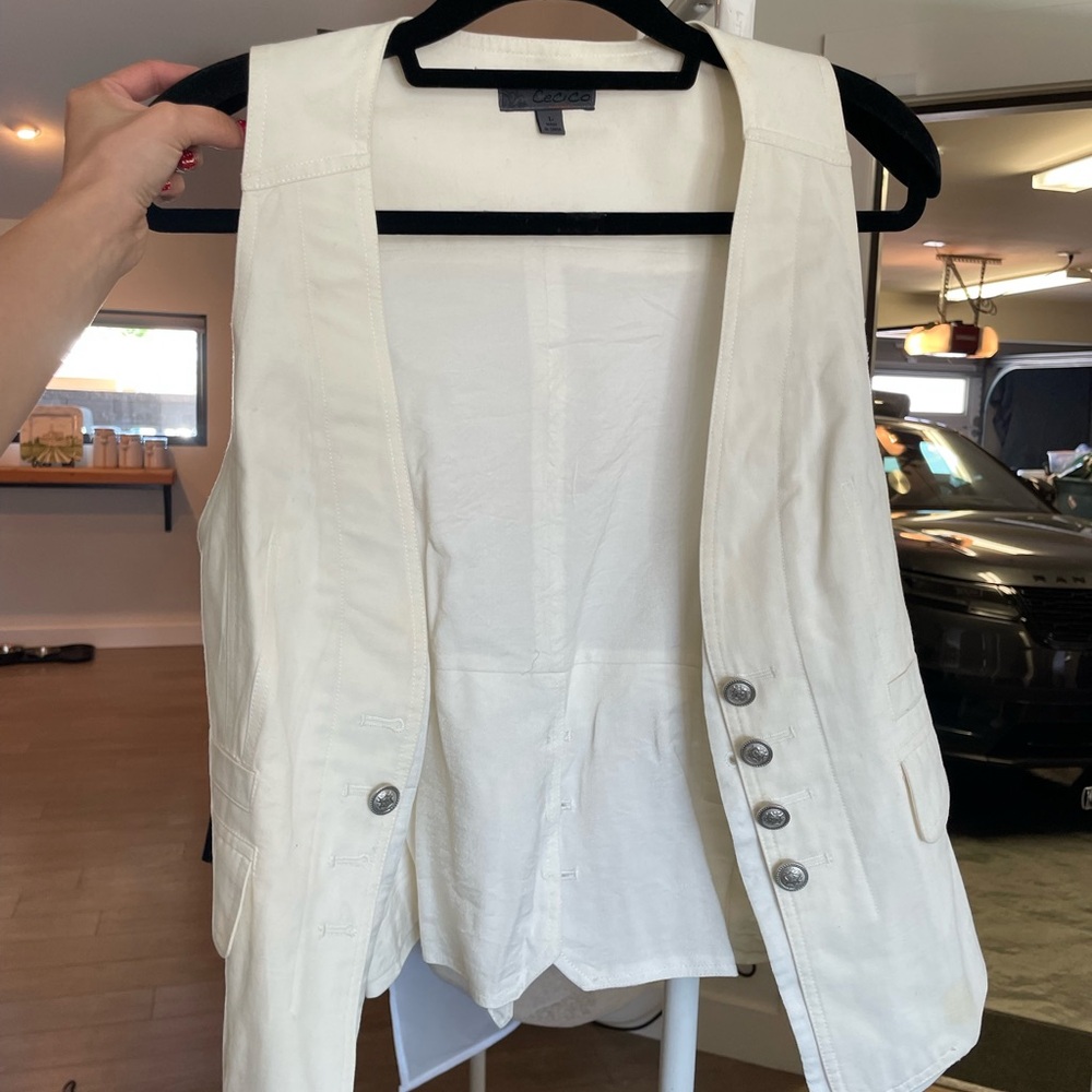Cecico Off-White Women's Vest